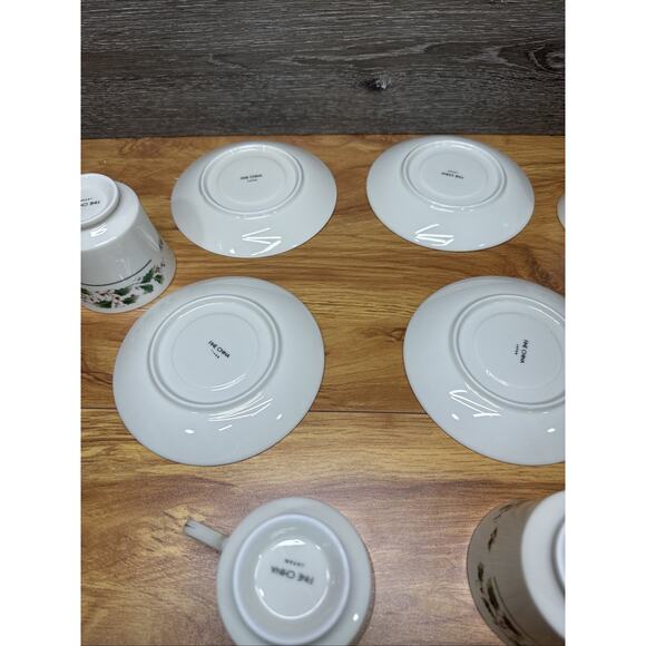 Christmas Holly Fine China Japan Holly Berries Gold Band cup saucer Set of 4 - Picture 7 of 11